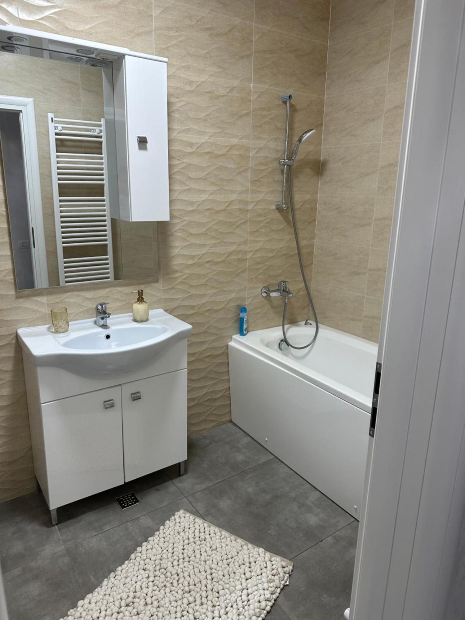 Apartament Simoni Ploieşti Eksteriør bilde